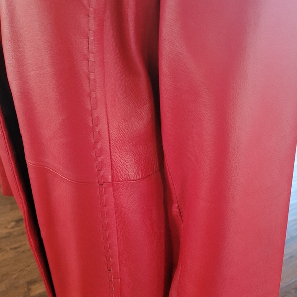 Gorgeous red leather jacket in medium, excellent condition - Picture 2 of 9